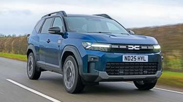 Dacia Bigster вид спереди в три четверти